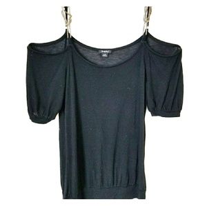 Phopsdy Peak-a-Boo shoulder top